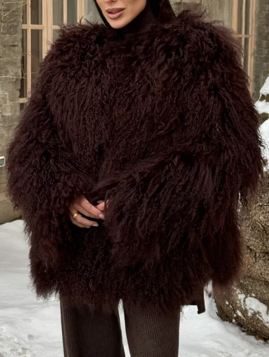 Шуба коричневая из меха ламы
