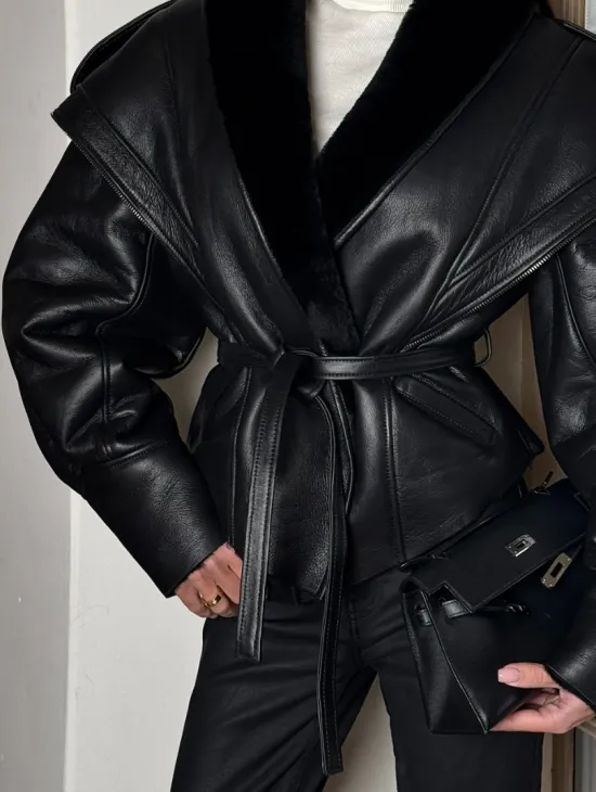 Черная куртка - дубленка из натуральной овчины на запах с поясом