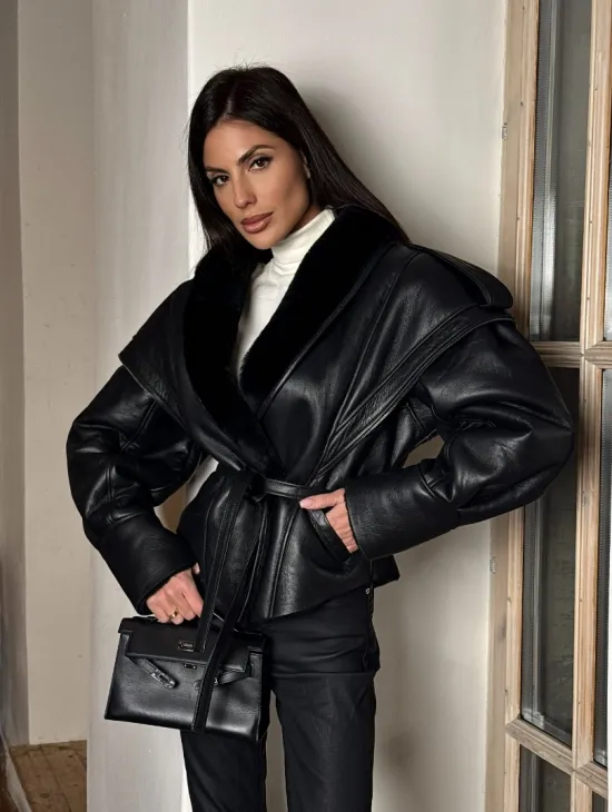 Черная куртка - дубленка из натуральной овчины на запах с поясом