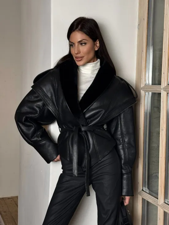 Черная куртка - дубленка из натуральной овчины на запах с поясом