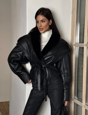 Черная куртка - дубленка из натуральной овчины на запах с поясом