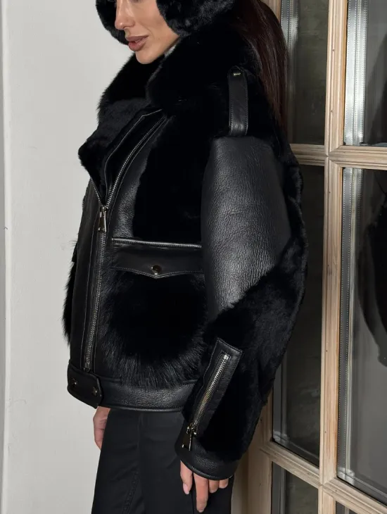Черная дубленка на молнии с меховым воротником из финского песца