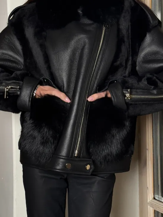 Черная дубленка на молнии с меховым воротником из финского песца