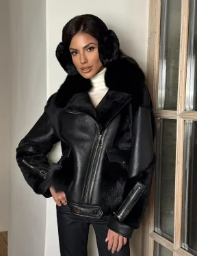 Черная дубленка на молнии с меховым воротником из финского песца