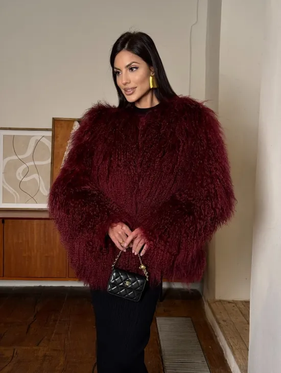 Шуба из меха ламы цвет Burgundy
