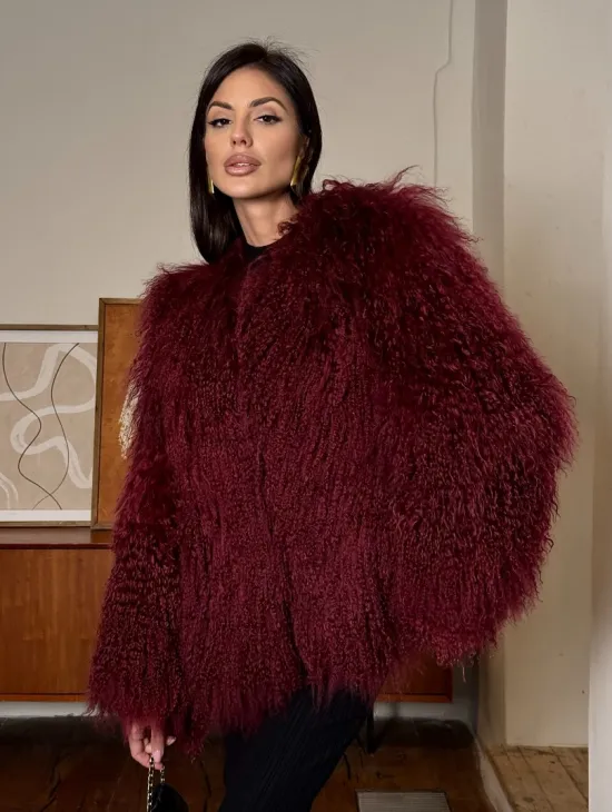 Шуба из меха ламы цвет Burgundy