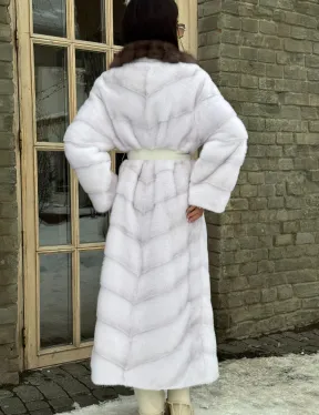 Длинная прямая норковая шуба с воротником из меха куницы цвет паломино