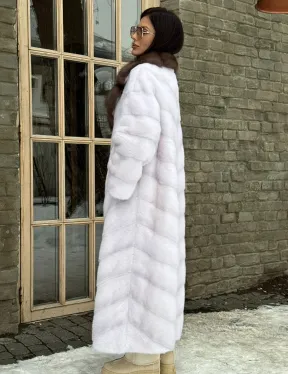 Длинная прямая норковая шуба с воротником из меха куницы цвет паломино