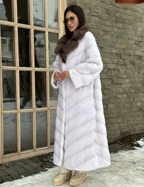Длинная прямая норковая шуба с воротником из меха куницы цвет паломино