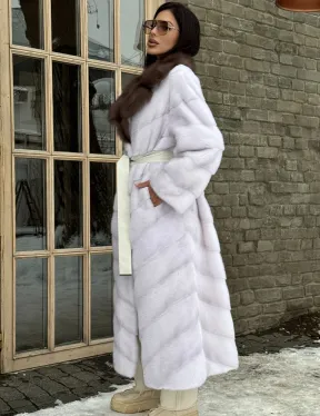 Длинная прямая норковая шуба с воротником из меха куницы цвет паломино