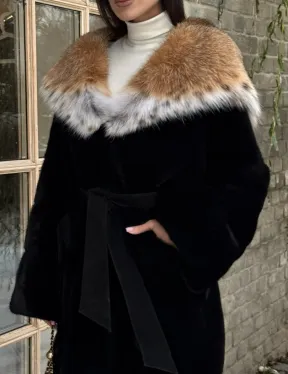 Черная длинная шуба из норки с капюшоном из меха рыси