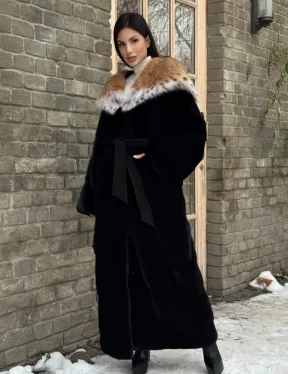 Черная длинная шуба из норки с капюшоном из меха рыси