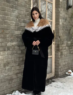 Черная длинная шуба из норки с капюшоном из меха рыси