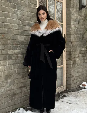 Черная длинная шуба из норки с капюшоном из меха рыси