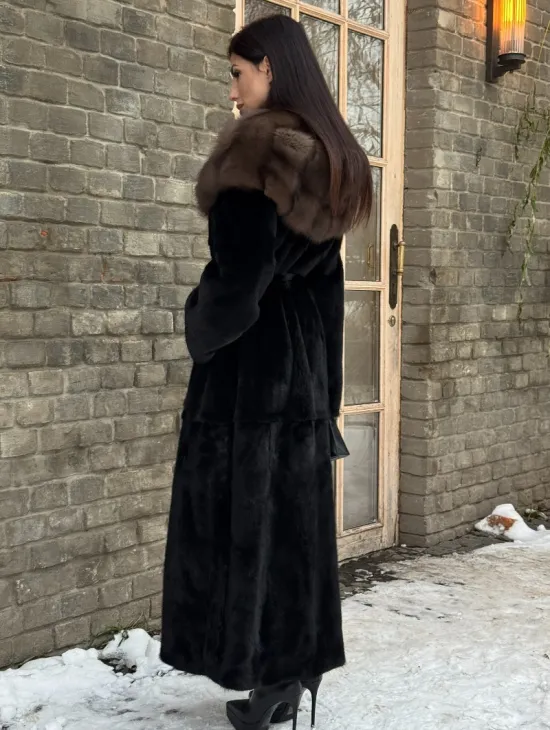 Длинная норковая шуба из норки Blackglama с капюшоном из меха куницы