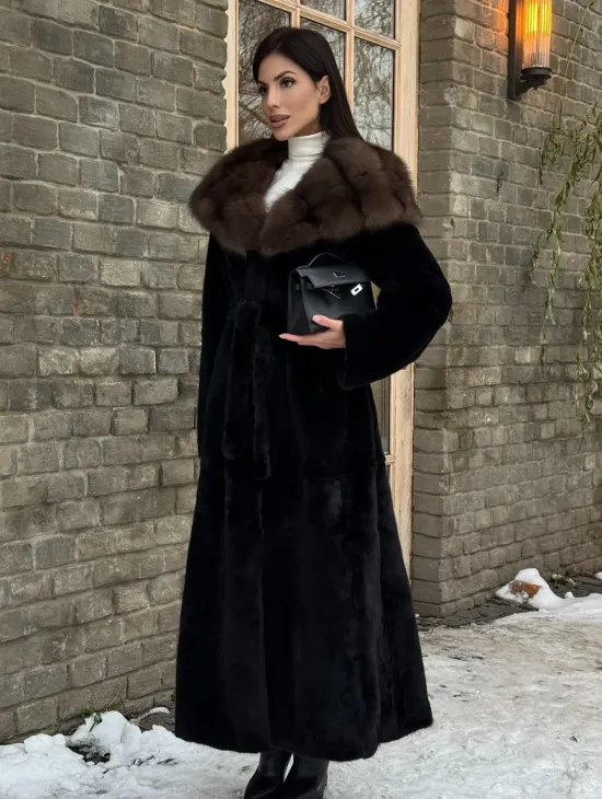Длинная норковая шуба из норки Blackglama с капюшоном из меха куницы