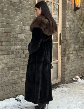 Длинная норковая шуба из норки Blackglama с капюшоном из меха куницы