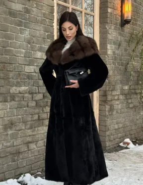 Длинная норковая шуба из норки Blackglama с капюшоном из меха куницы