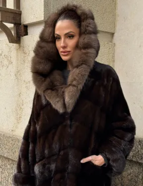 Удлиненная норковая шуба с капюшоном куница, цвет горький шоколад