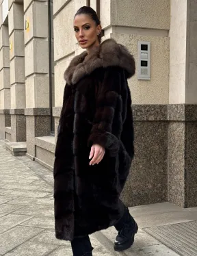 Удлиненная норковая шуба с капюшоном куница, цвет горький шоколад