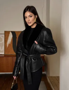 Зимняя женская короткая куртка на запах с поясом из натуральной овчины