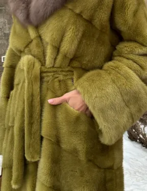 Шуба норковая с капюшоном из натурального меха куницы - цвет оливковый