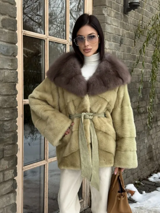 Полушубок норковый автоледи с капюшоном из куницы цвет фисташковый
