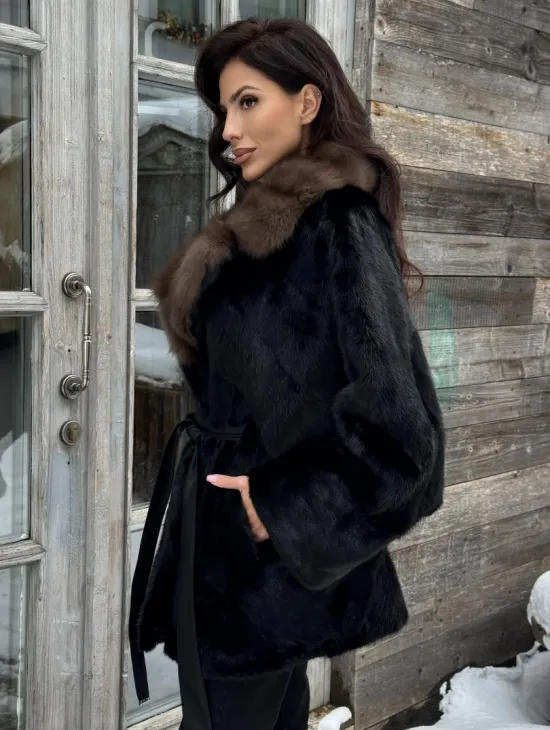 Черная шуба из норки с английским воротником из куницы