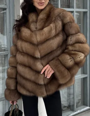 Шуба из меха куницы с V-образным воротником