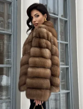 Шуба из меха куницы с V-образным воротником