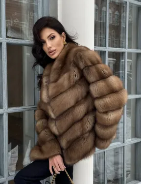 Шуба из меха куницы с V-образным воротником