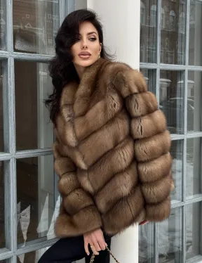 Шуба из меха куницы с V-образным воротником