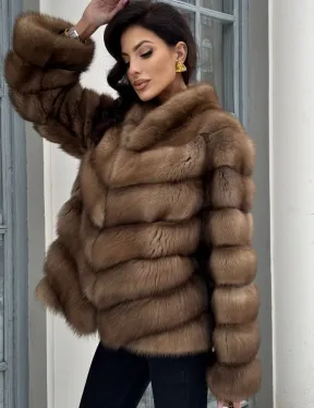 Шуба из меха куницы с V-образным воротником