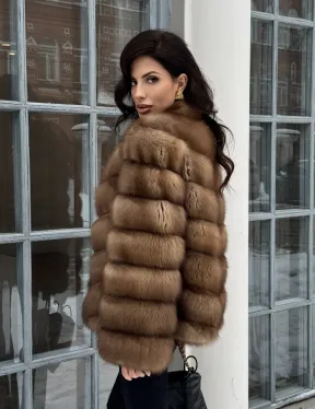 Шуба из меха куницы с V-образным воротником