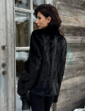 Черный короткий меховой жакет - полушубок с V-образным воротником