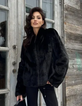 Черный короткий меховой жакет - полушубок с V-образным воротником
