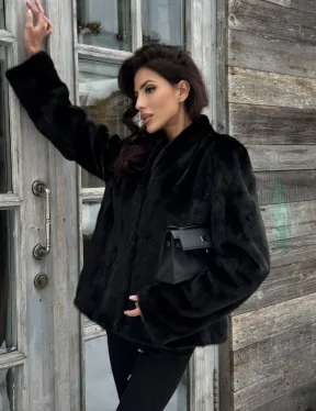 Черный короткий меховой жакет - полушубок с V-образным воротником
