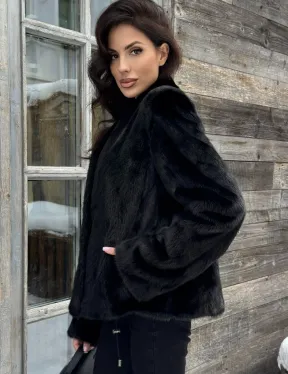 Черный короткий меховой жакет - полушубок с V-образным воротником