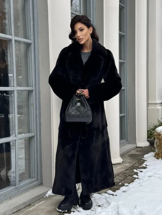 Классическая шуба из норки Blackglama с английским воротником и боковыми шлицами