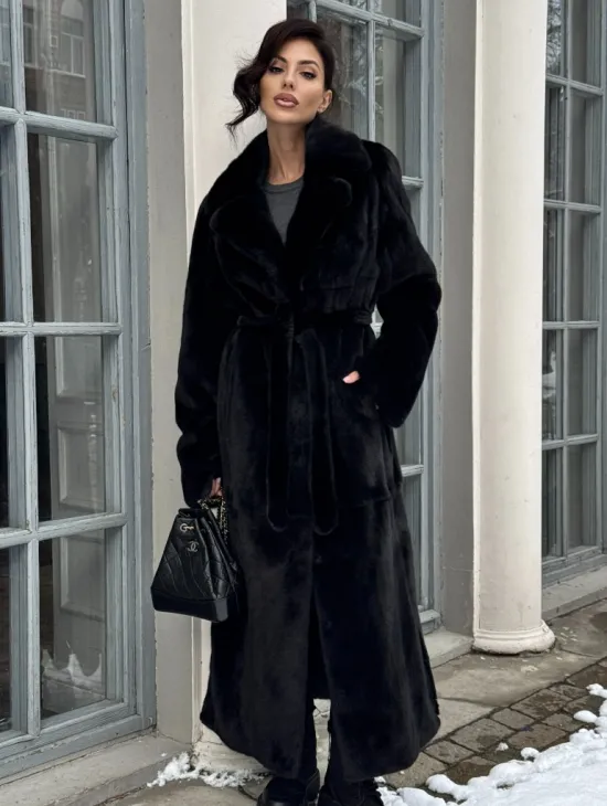 Классическая шуба из норки Blackglama с английским воротником и боковыми шлицами
