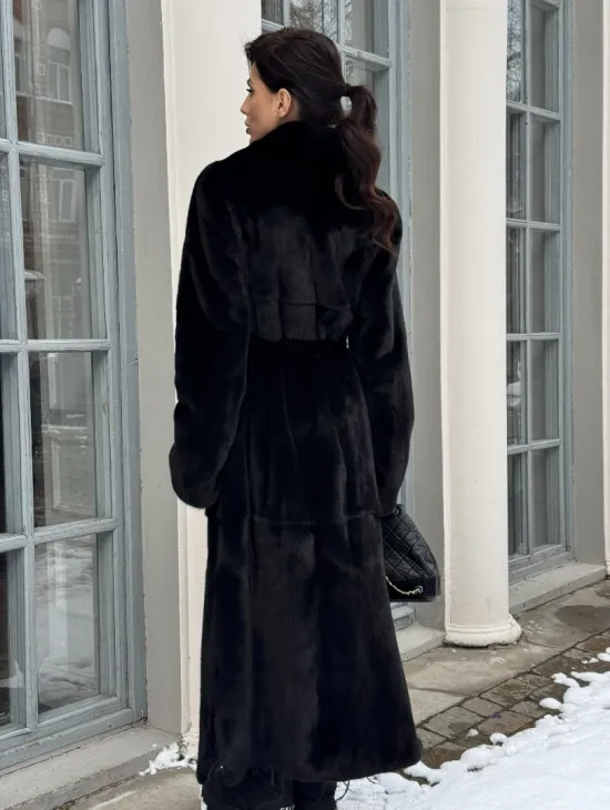 Классическая шуба из норки Blackglama с английским воротником и боковыми шлицами