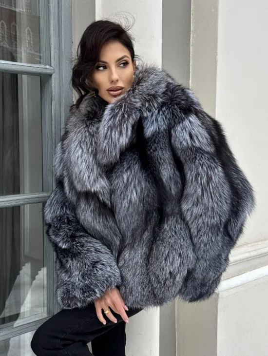 Короткий женский полушубок из чернобурки английский воротник