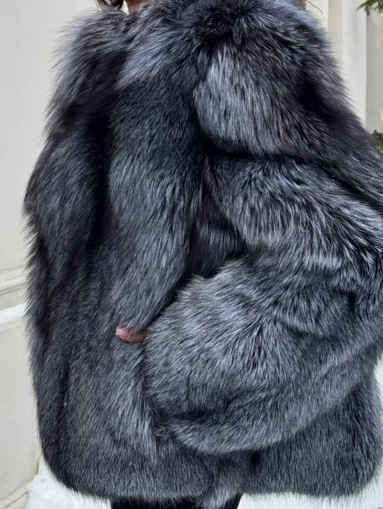 Короткий женский полушубок из чернобурки английский воротник