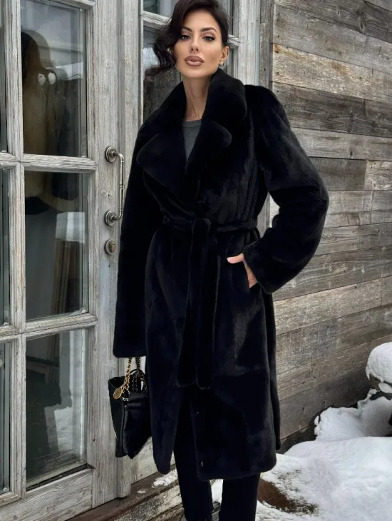 Шуба прямого кроя из норки Blackglama средней длины с меховым поясом