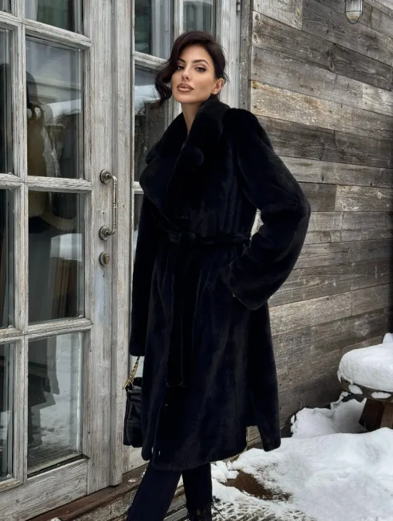 Шуба прямого кроя из норки Blackglama средней длины с меховым поясом