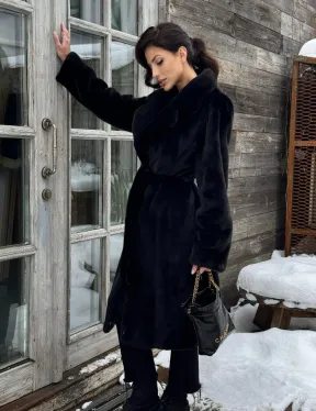 Шуба прямого кроя из норки Blackglama средней длины с меховым поясом