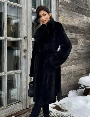 Шуба прямого кроя из норки Blackglama средней длины с меховым поясом