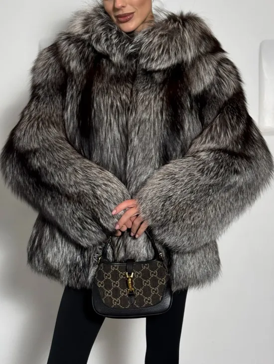 Полушубок из чернобурки с капюшоном цельные пластины