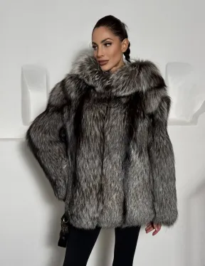 Полушубок из чернобурки с капюшоном цельные пластины