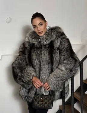 Полушубок из чернобурки с капюшоном цельные пластины